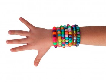 CUENTAS DE PLASTICO MULTICOLOR