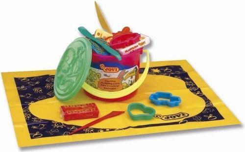 Cubo plastilina con moldes y herramientas