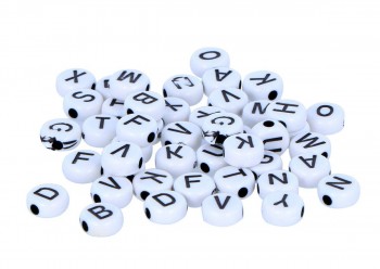 CUENTAS DE PLASTICO LETRAS COLOR BLANCO