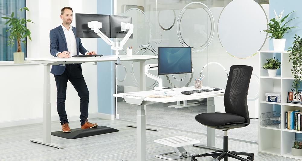 Brazos de monitor 